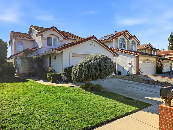 2nd image of 979 Sandalridge Court