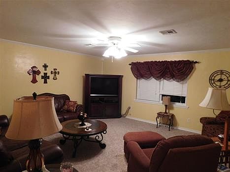 2nd image of 207 S Oak Ave