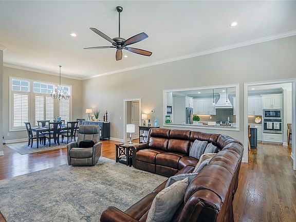 4th image of 304 Merriman Trl