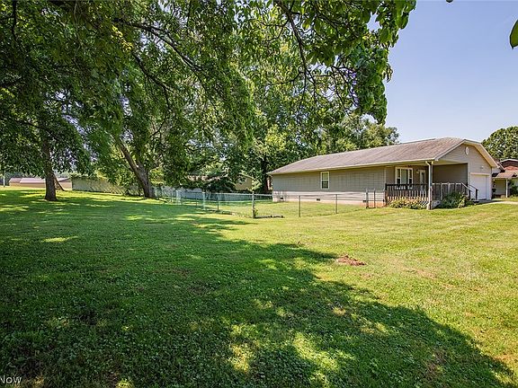 4th image of 318 Greenwood Dr