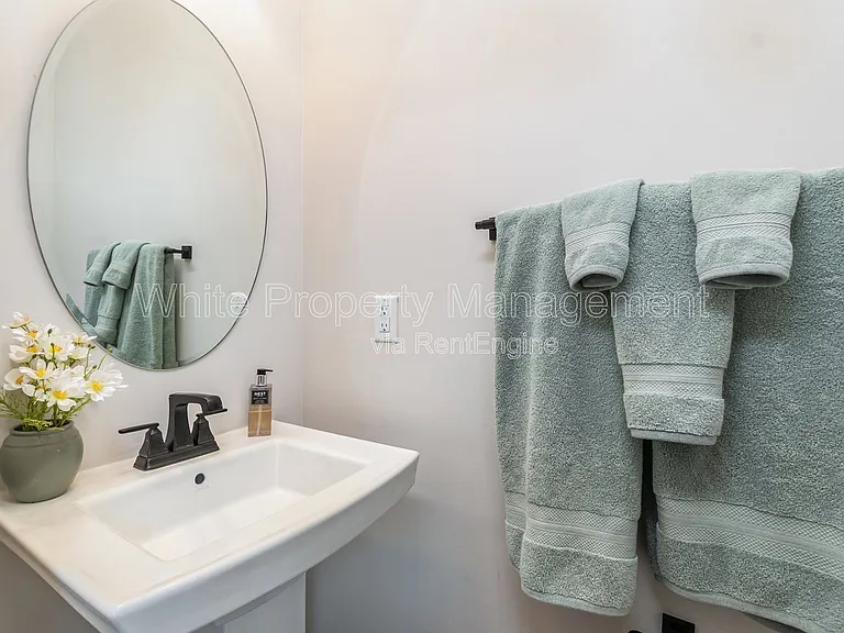 4742 Chastain Ave — Photo 7