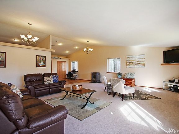 3rd image of 1915 Vaughn Ct
