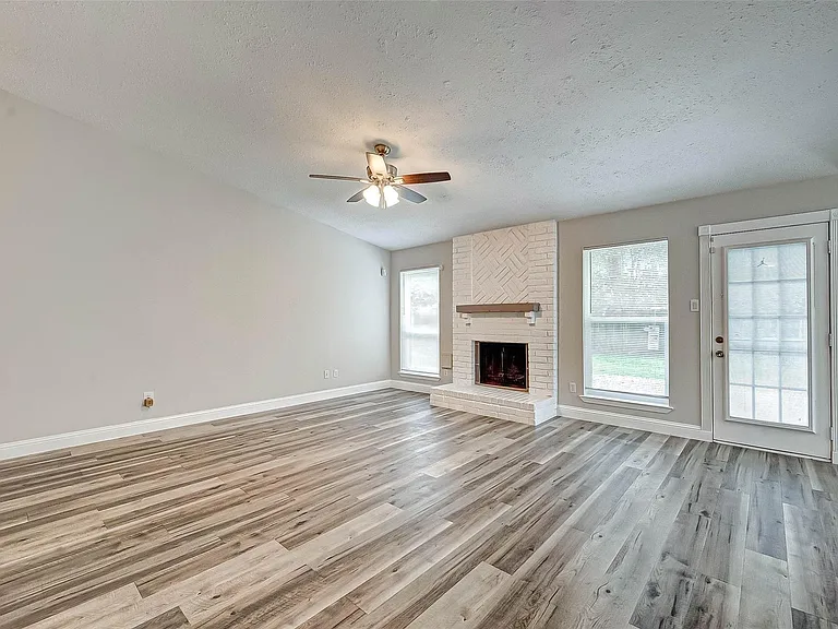6802 Glenray Dr — Photo 10