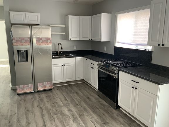 4th image of 2726 Commercial Ave