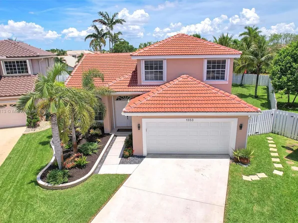 1353 SW 181st Ave, Pembroke Pines, FL 33029