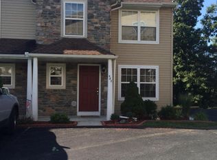 48 Lower Ridge View Cir, East Stroudsburg, PA 18302