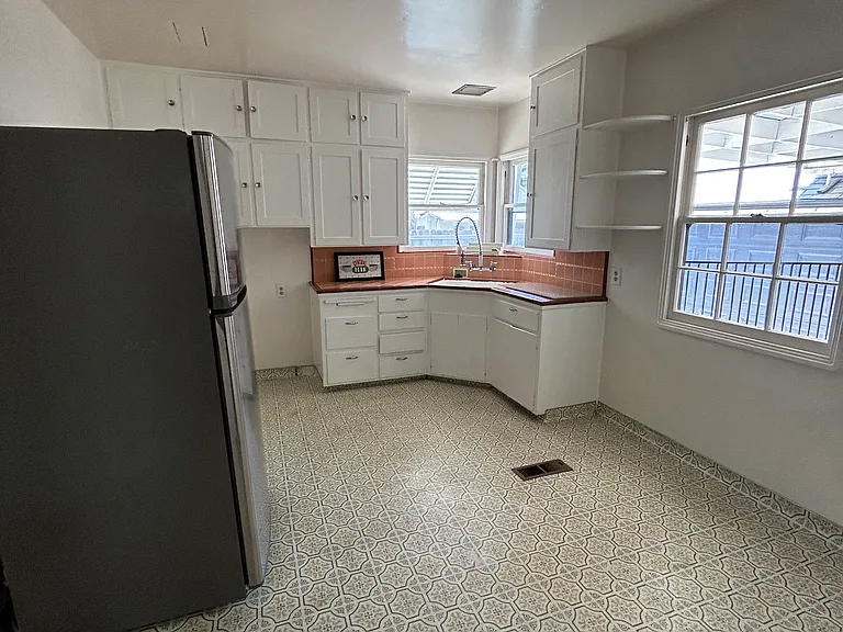 909 S Pleasant Ave — Photo 23