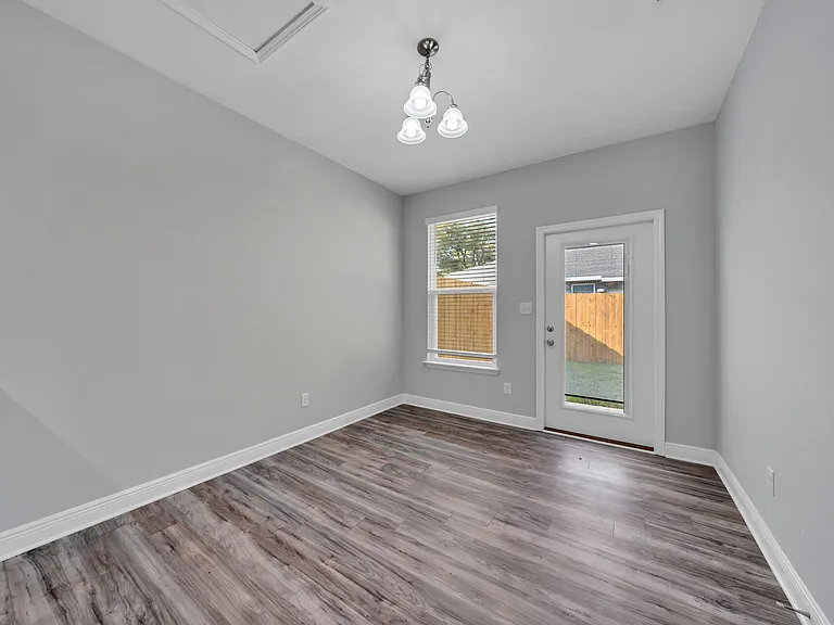 942 Ashley Ln #B — Photo 7
