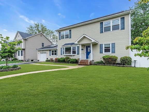 4th image of 317 Beachwood Blvd