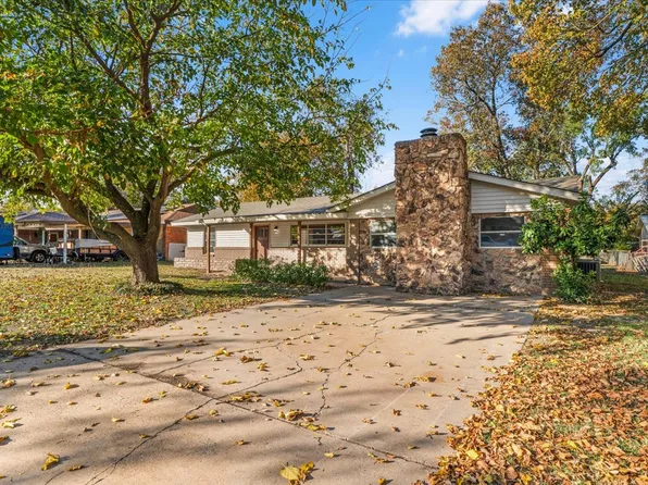 1204 John Reagan St, Benbrook, TX 76126