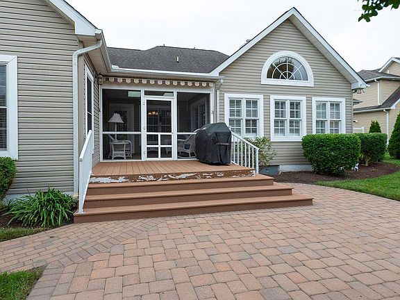 2nd image of 220 Marina Dr