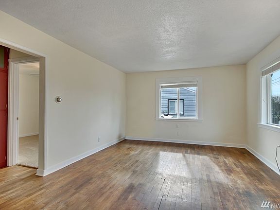 3rd image of 831 S Oxford St