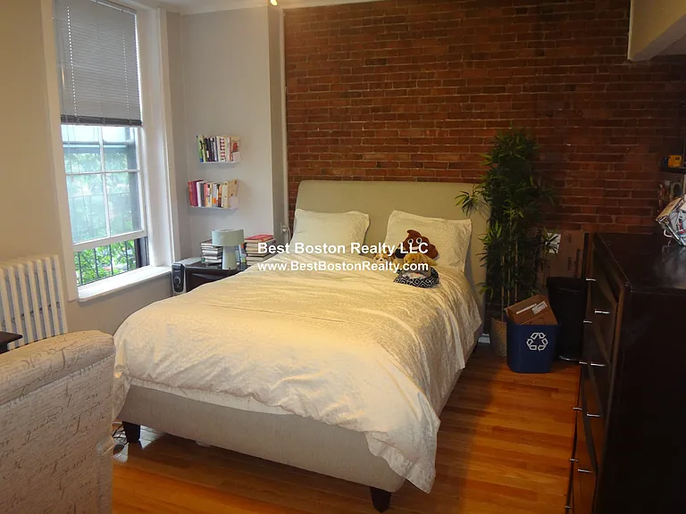 120 Charles St #5 — Photo 2