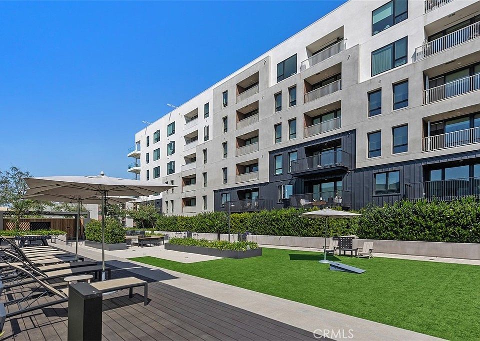 1st image of 4200 Rivington