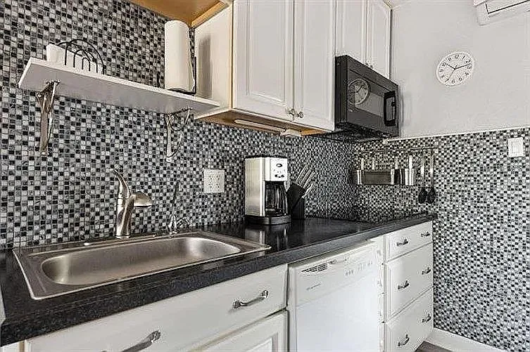 301 E Lavender Rd #B — Photo 16