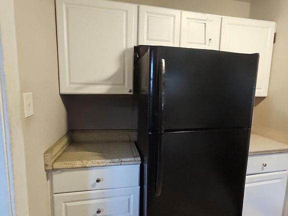 5th image of 279 Logwood Ave
