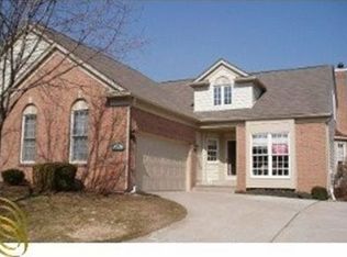 39726 Muirfield Ln, Northville, MI 48168