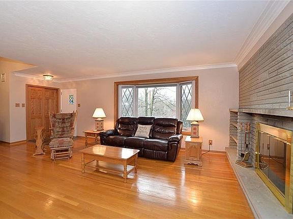 3rd image of 163 Woodland Dr