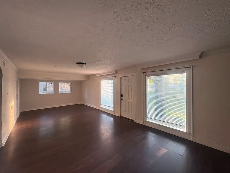 3721 N Lasalle St #2 — Photo 4