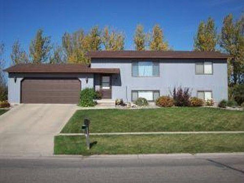 1st image of 958 7th Ave W