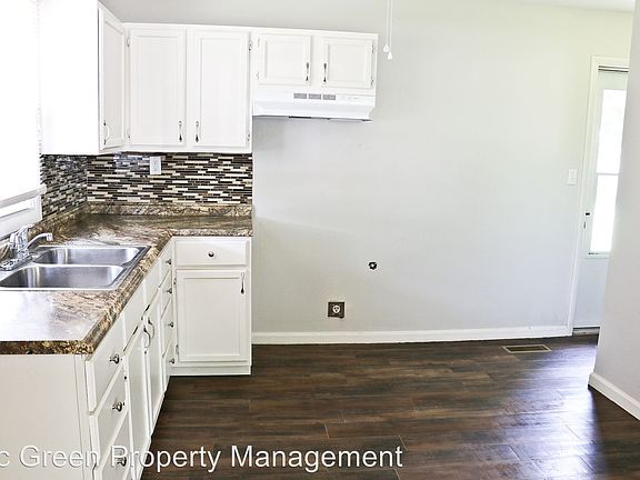 5th image of 2611 Onaota Ave