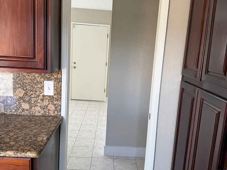 1573 Redfield Ct — Photo 11
