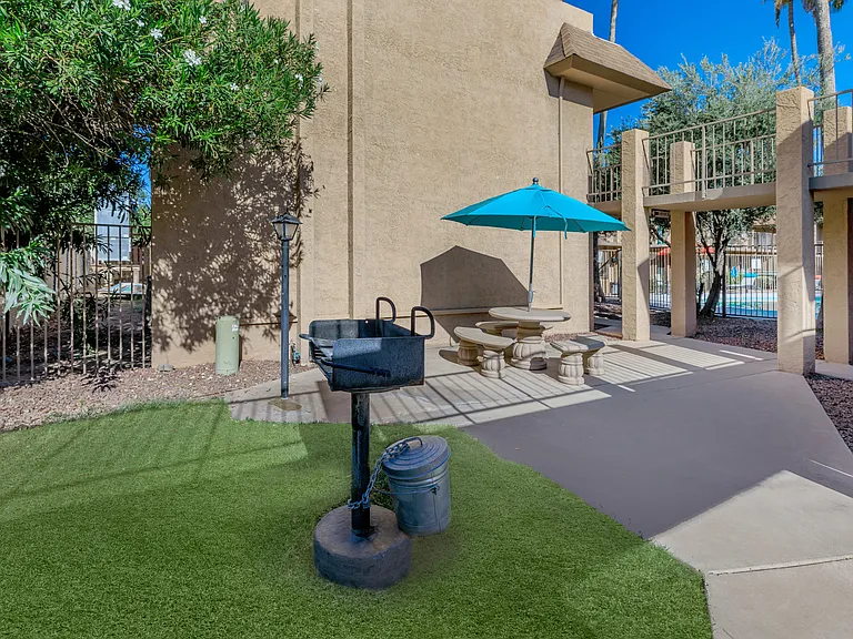 Country Club Terrace — Photo 16