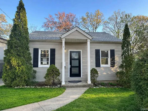 8 Bayard Ave, Bayville, NY 11709