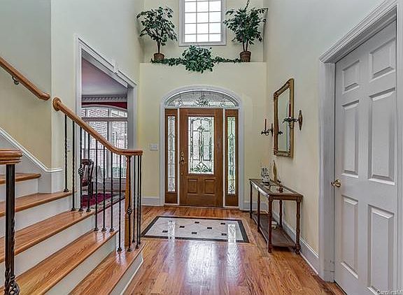 3rd image of 7662 Turnberry Ln