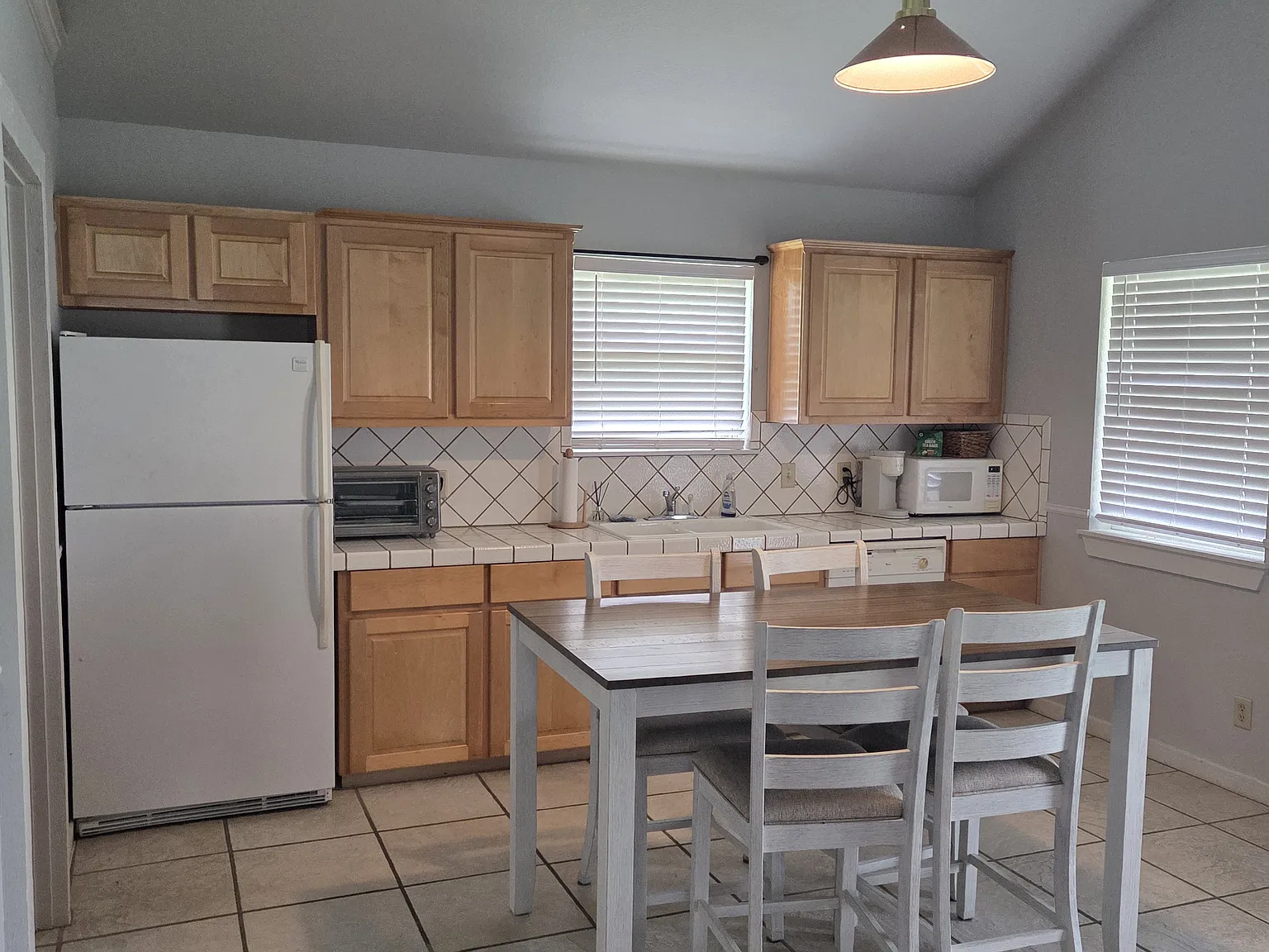 Studio, 700 sqft, $100 — Photo 3