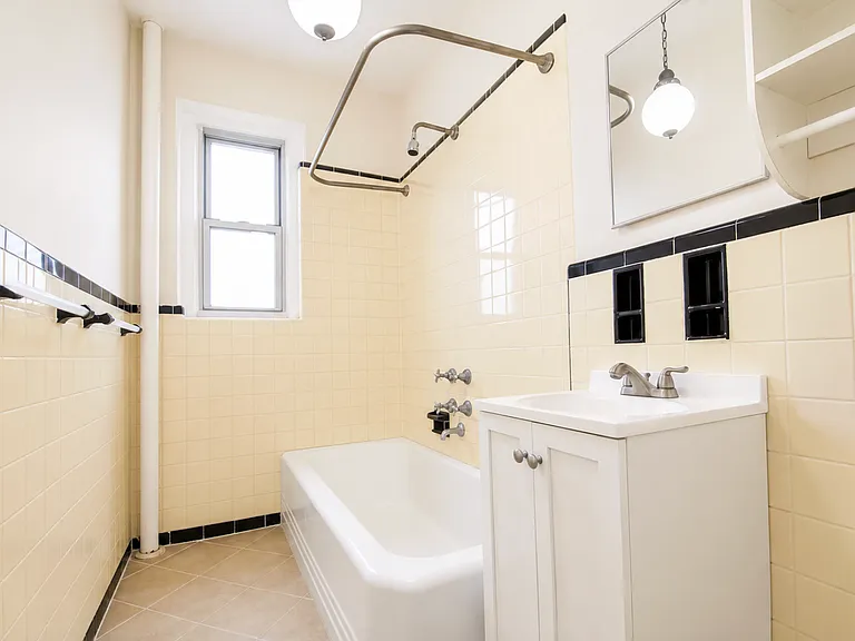 111 Albemarle Rd #D1 — Photo 5