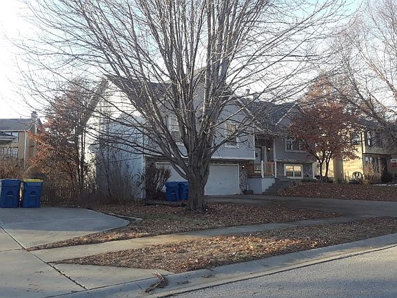 3rd image of 800 White Oak Ln