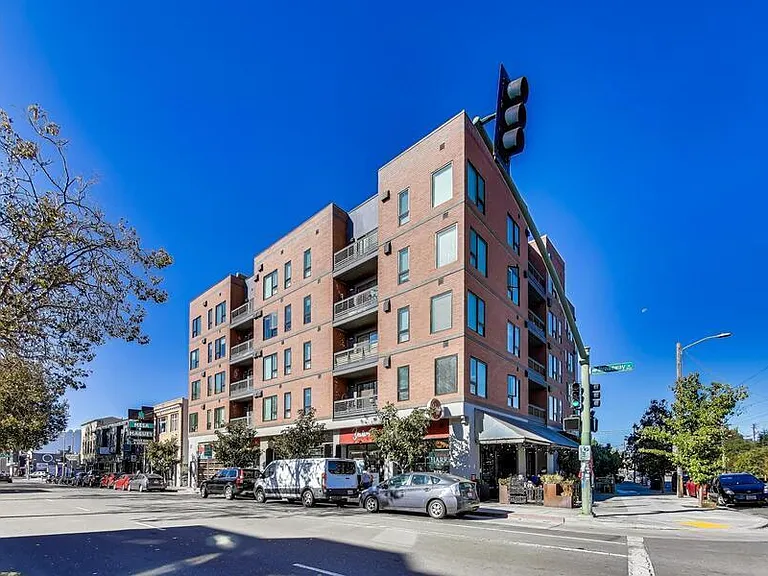 4045 Broadway — Photo 2