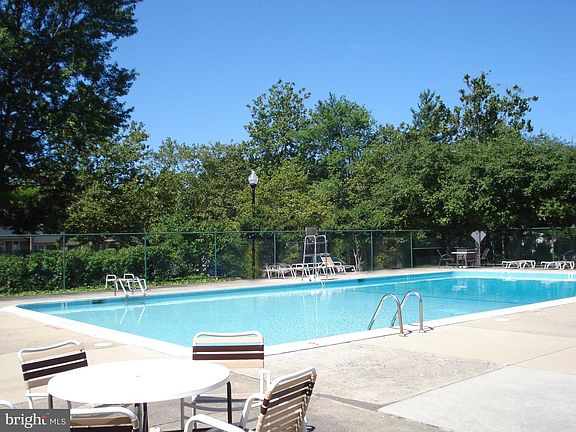 3rd image of 45 Rockwell Ct