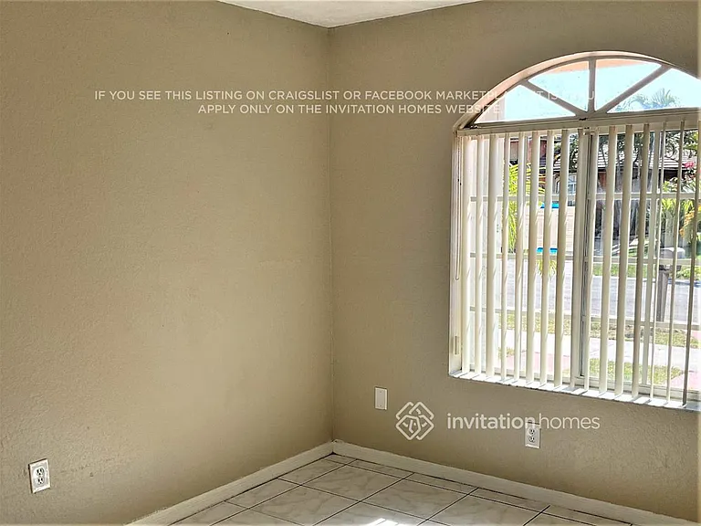 15445 SW 138th Ave — Photo 4