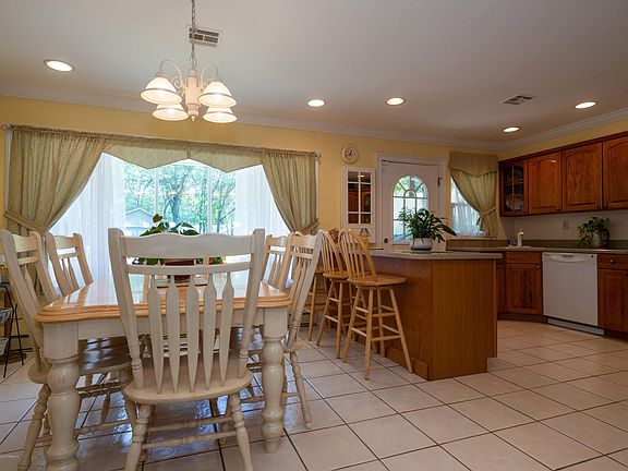 5th image of 185B Sterling Ct #1002