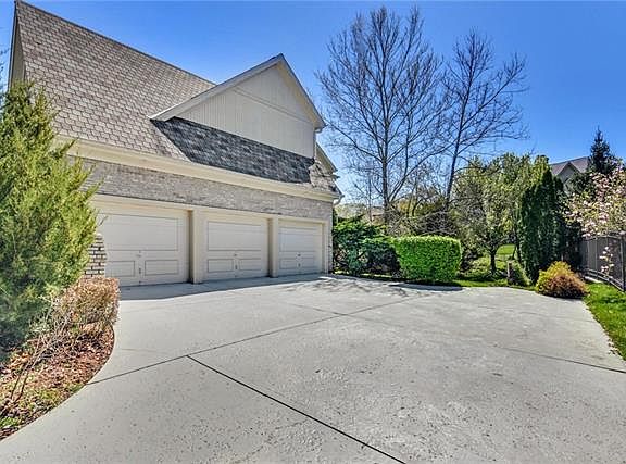 4th image of 5611 NW 60th St