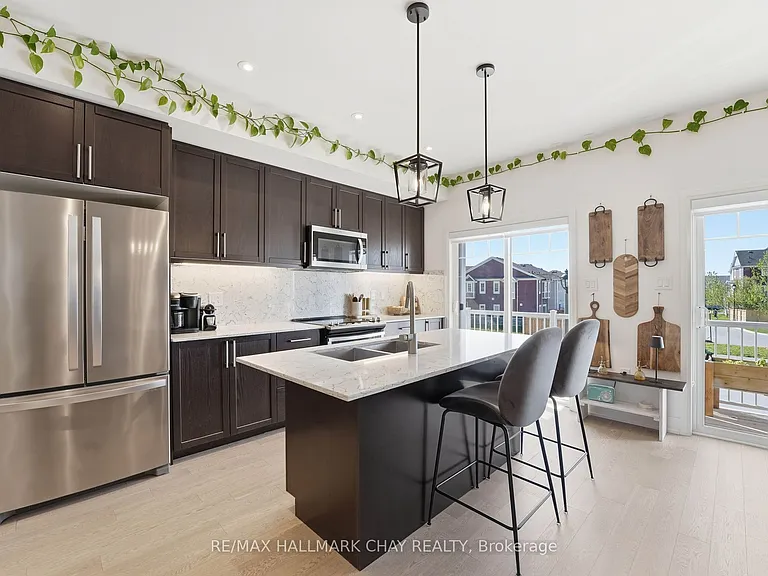 29 Shelburne Ave — Photo 6