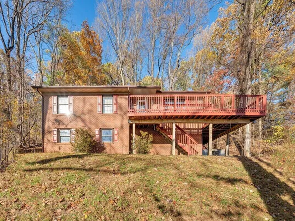 590 Rolling Hill Dr, Rocky Mount, VA 24151