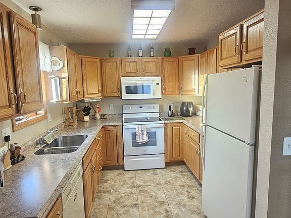 3rd image of 812 Bridgeport Dr Unit 3