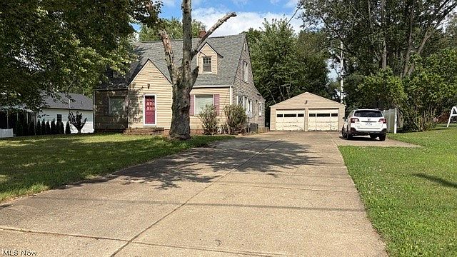 1st image of 820 Woodlawn Ave NW