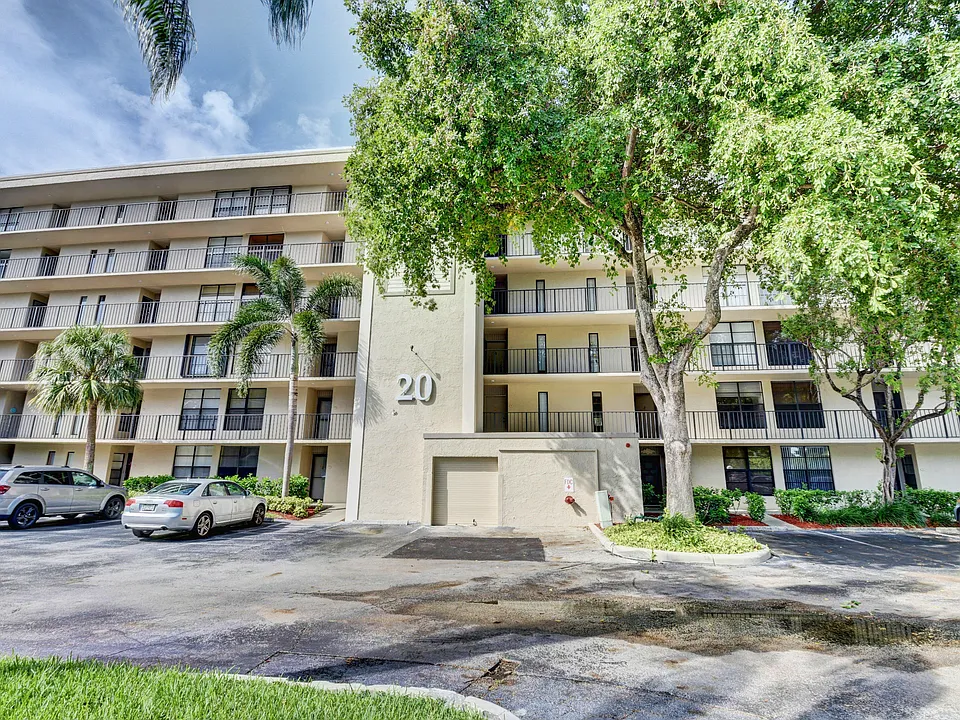 20 Royal Palm Way #401