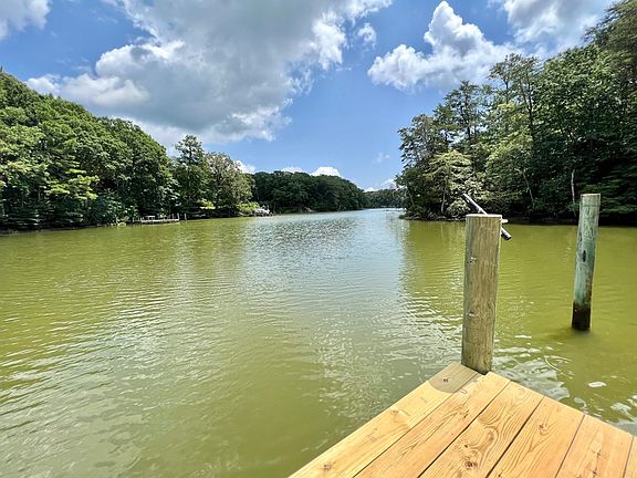 2nd image of 105 Cove Ln