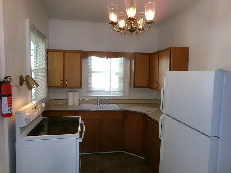 1529 W 1st St — Photo 16