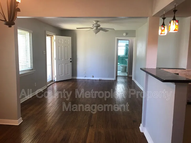 3 bed, 2.0 bath, 1359 sqft, $2,995 — Photo 4