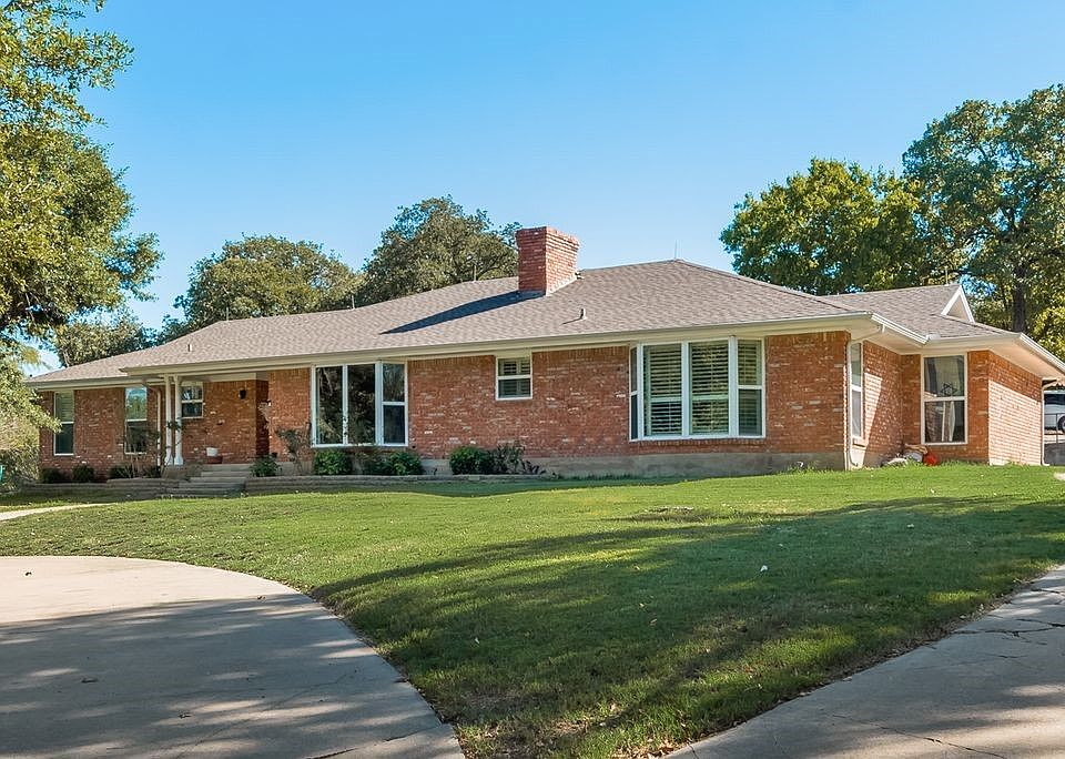1st image of 1107 Shady Oak Cir