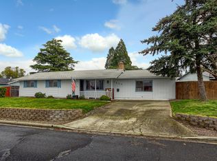 1224 Triangle Dr, Central Pt, OR