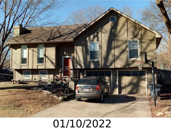 1716 E Sheridan Bridge Ln, Olathe, KS 66062