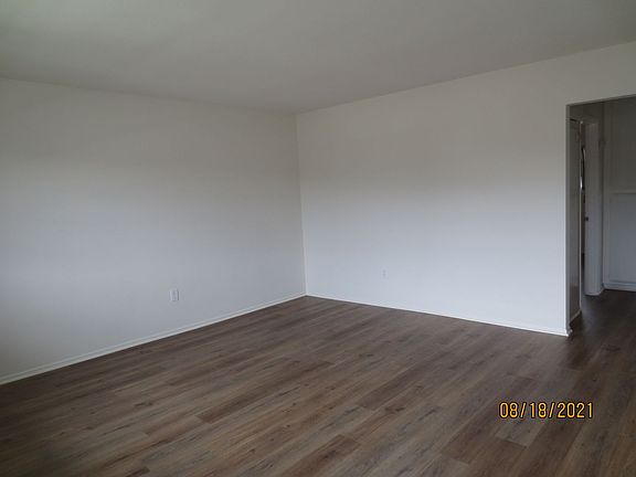 3rd image of 16652 Bartlett Ln Unit 4