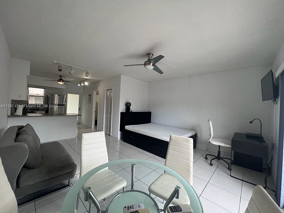 1st image of 1420 Pennsylvania Ave APT 209